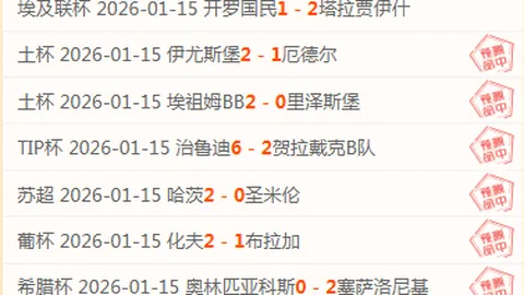 赵继伟策动快攻，助力李晓旭扣篮得手。